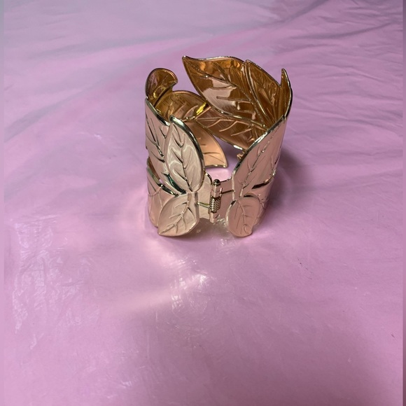 Gold Leaf Thick Bangle - Picture 6 of 7